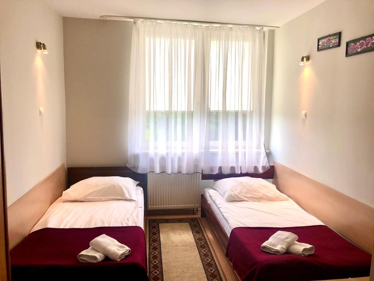 Sosnowe Zacisze Hotel Kleosin Ngoại thất bức ảnh