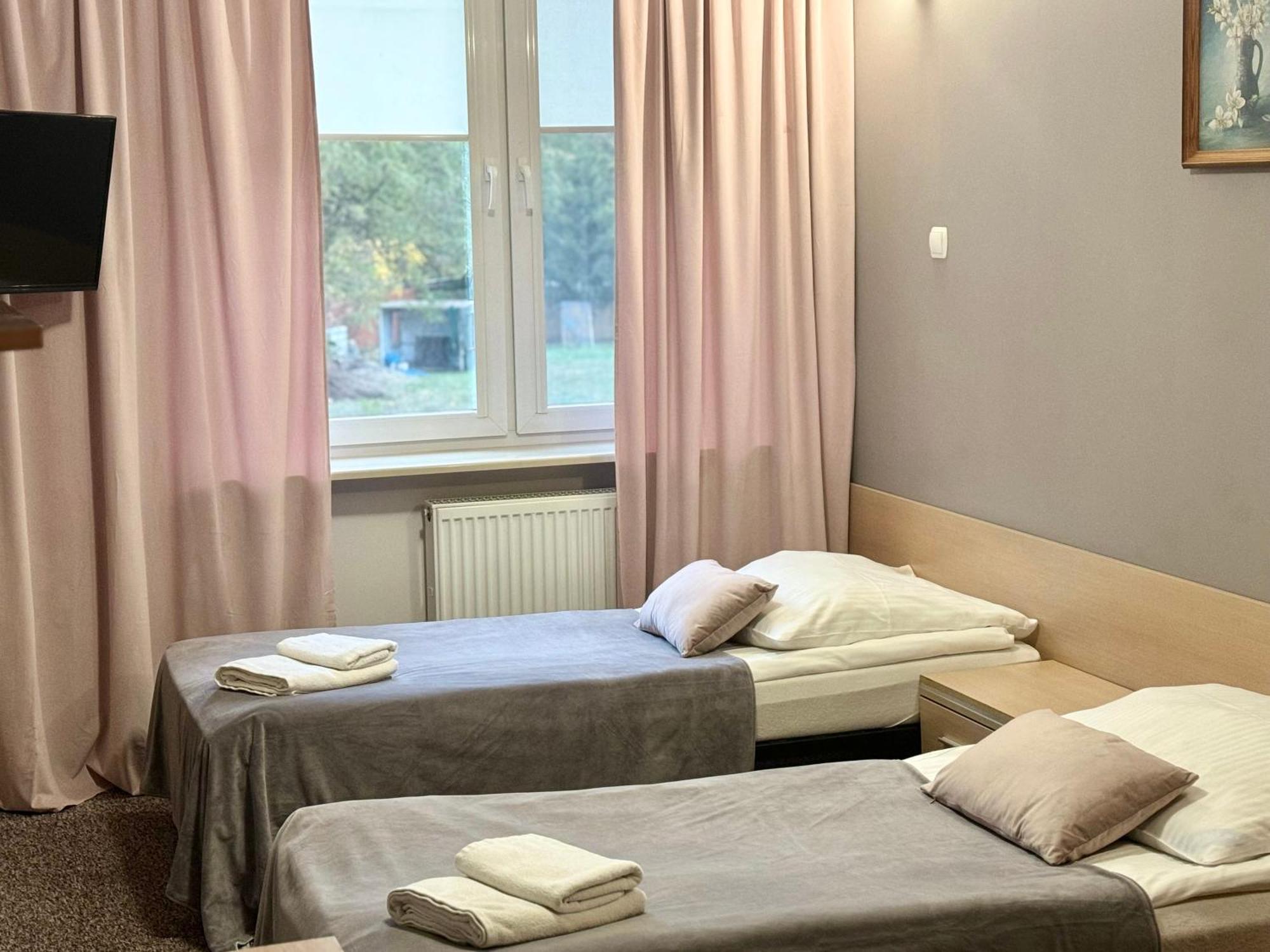 Sosnowe Zacisze Hotel Kleosin Ngoại thất bức ảnh